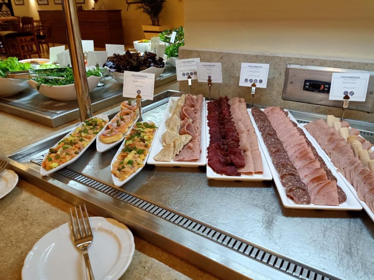 Steigenberger Resort Achti Luxor Exteriör bild A selection of cold cuts at a buffet