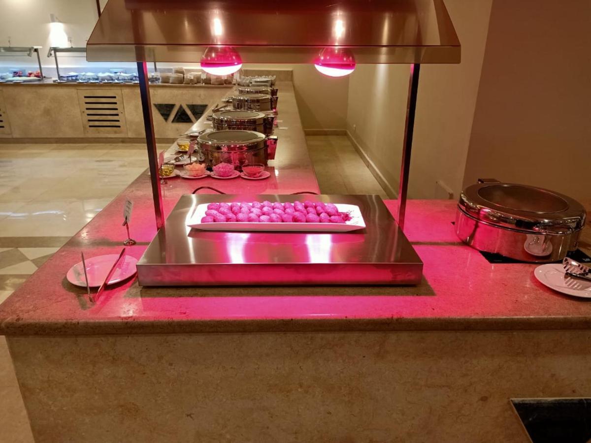 Steigenberger Resort Achti Luxor Exteriör bild A chafing dish with a heat lamp